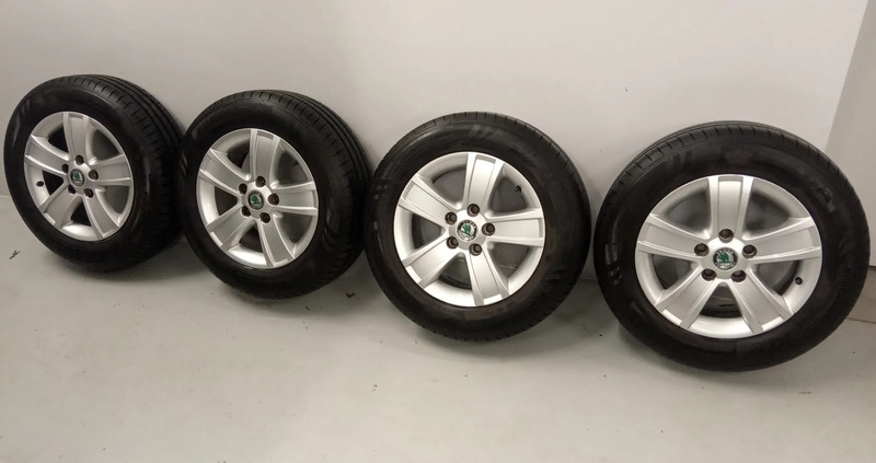 Skoda Octavia cena 18000 przebieg: 356670, rok produkcji 2010 z Racibórz małe 106